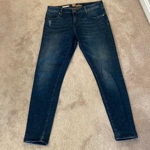 Kut from the Kloth size 4. Katy boyfriend Jean. Dark wash.